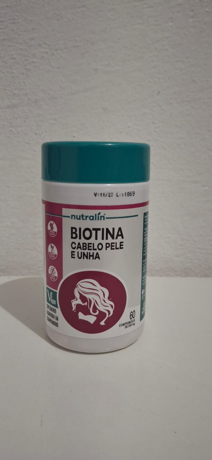 Antes: foto original do pote de Biotina.
